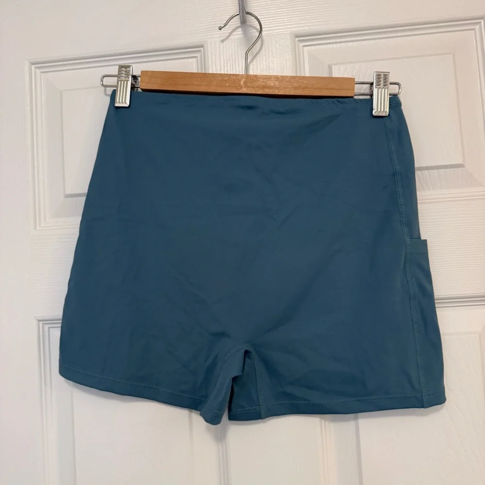 NWOT Halara Breezeful™ High Low 2-in-1 *Shorts Only*